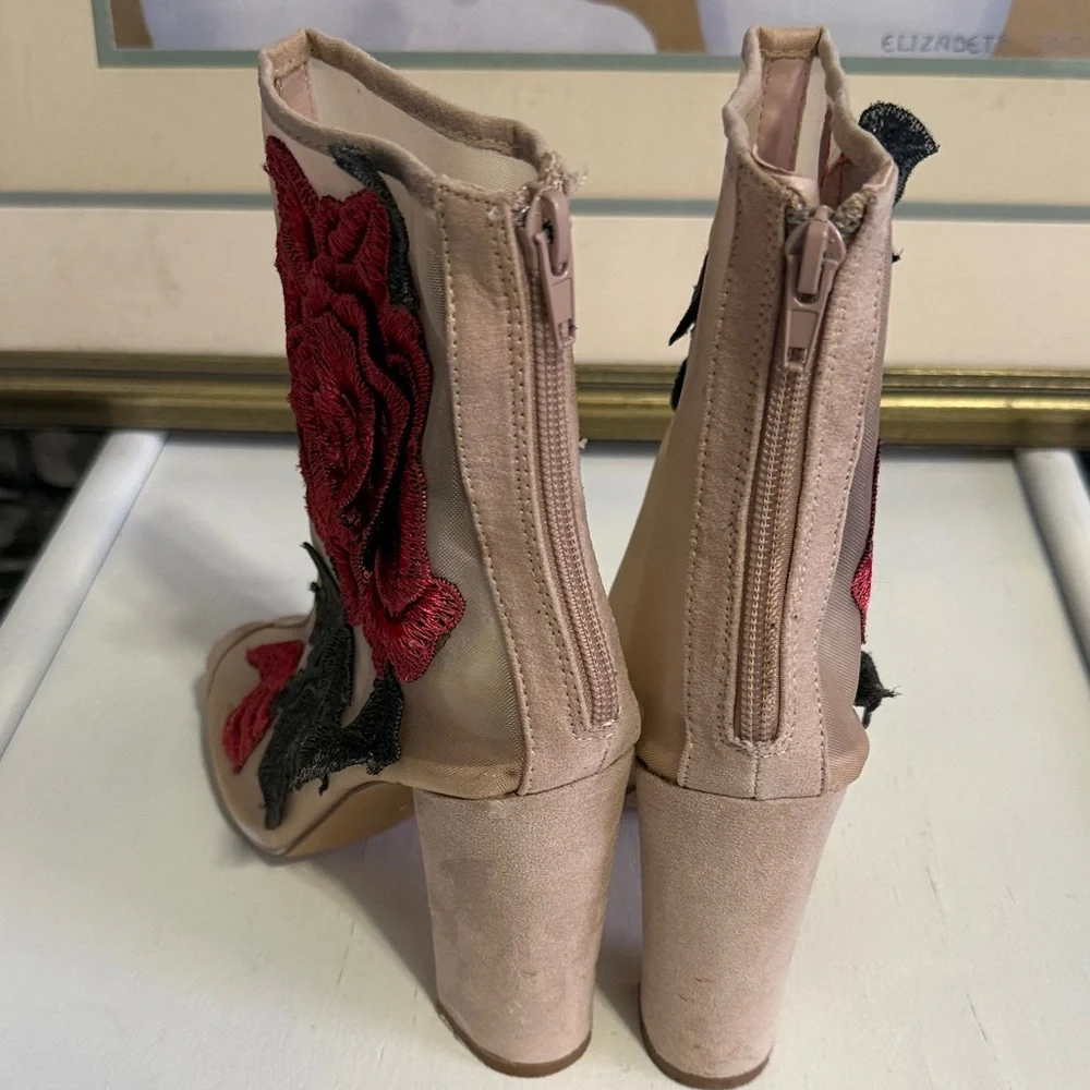 Elegant Floral Embroidered Ankle Boots tan red and dark green with zipper - Picture 3 of 4